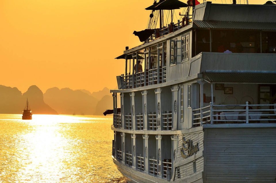 Halong bay sunrise