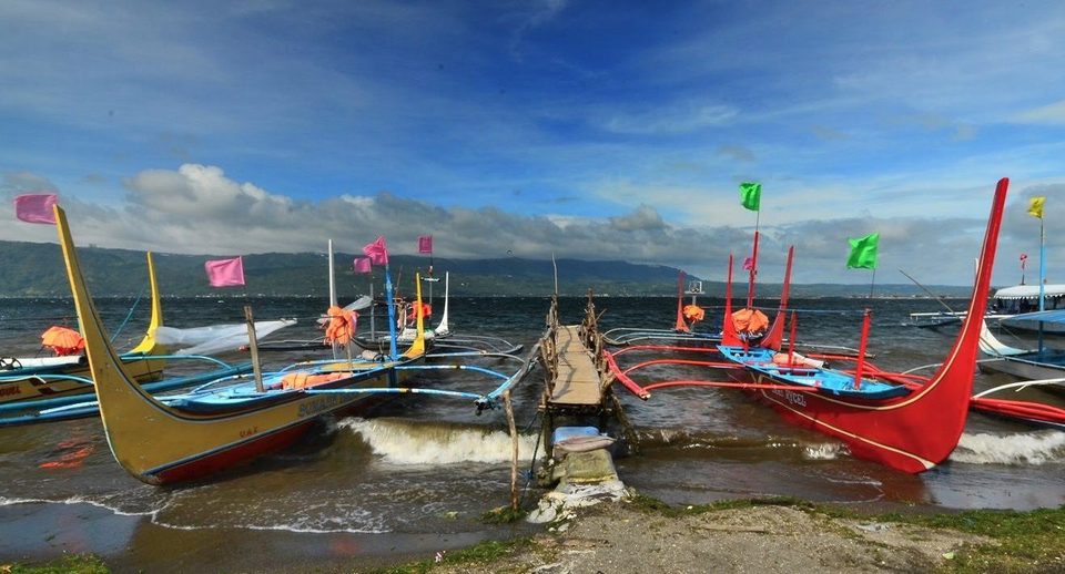 Local village by the Lake Taal at the entrance to the volcano