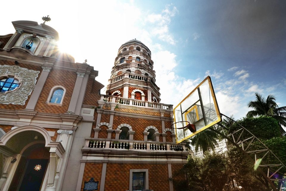 Santa Cruz Church in Manila with basketball field built just at its main entrance
