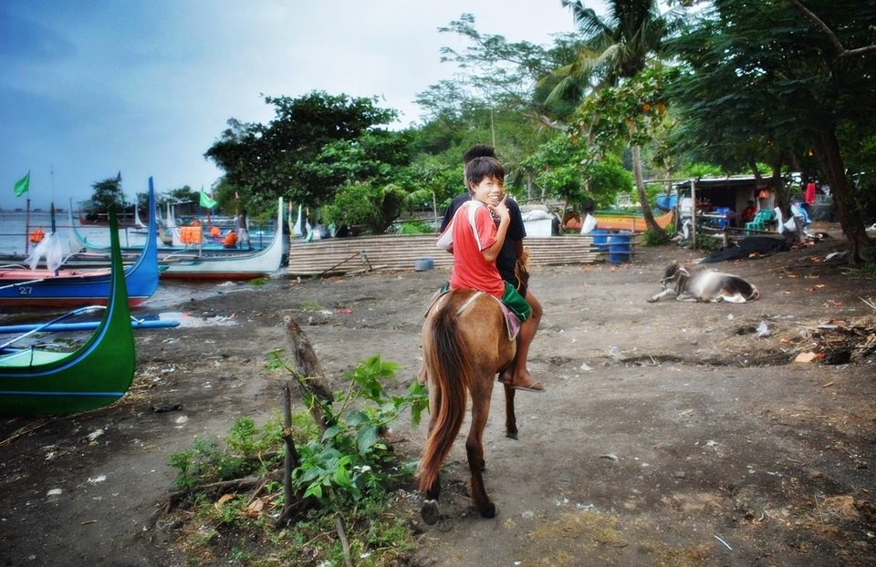Local village by the Lake Taal at the entrance to the volcano