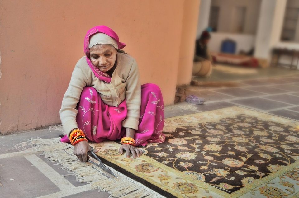 People behind our carpets: hand woven carpet shop