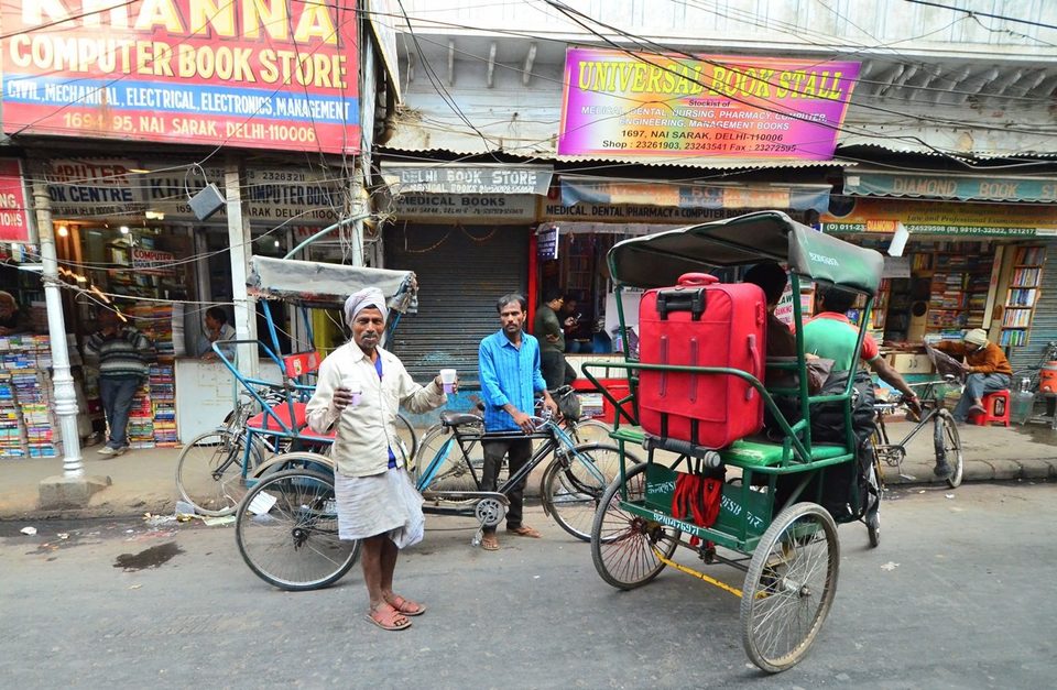 INDIA - Delhi streets, tea time