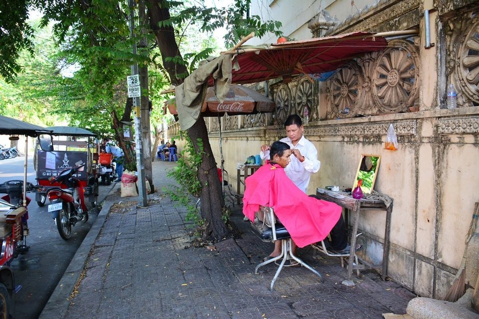 Street Barber, Phnom Penh